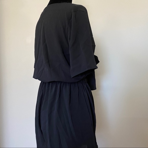 Front bow tie short sleeve romper - Picture 4 of 7